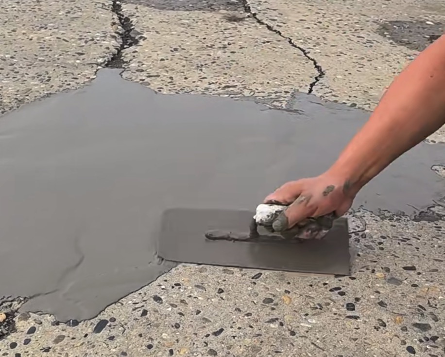 格尔木CGM 高效薄层道路修补料（CGM 道路抢修料）